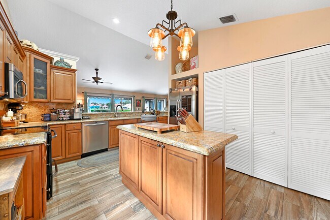Building Photo - 9740 El Clair Ranch Rd