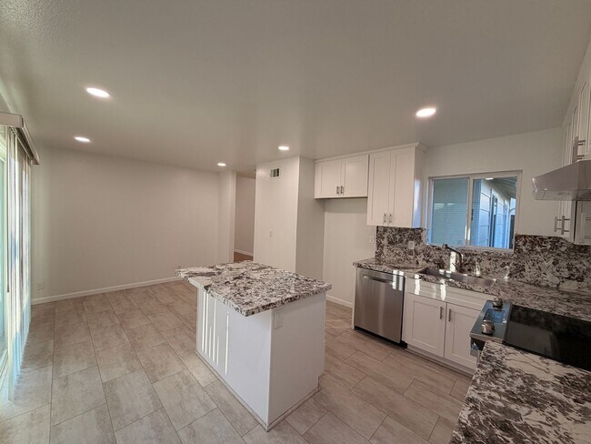 Building Photo - Available January 1, 2026! | 4 Bed 2 Bath Home in San Jose! | $4,495