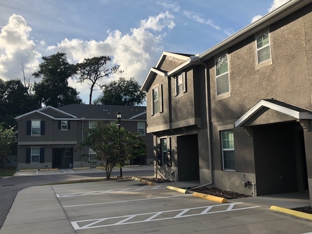 Montclair townhomes - 455 Belle Montclair Loop