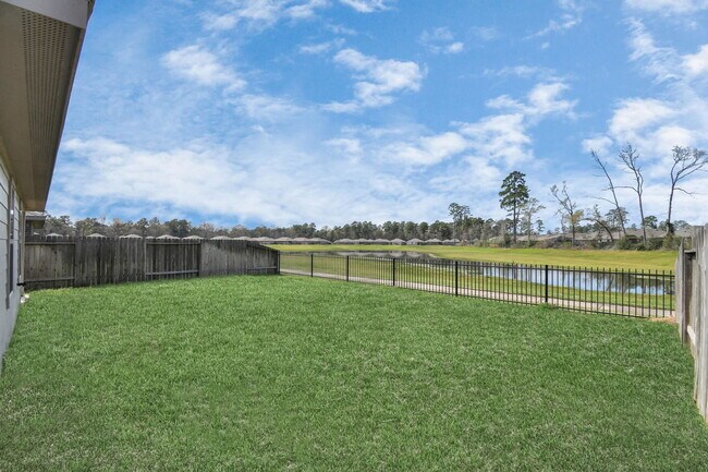 Foto del edificio - 9923 Ranger Falls Ln