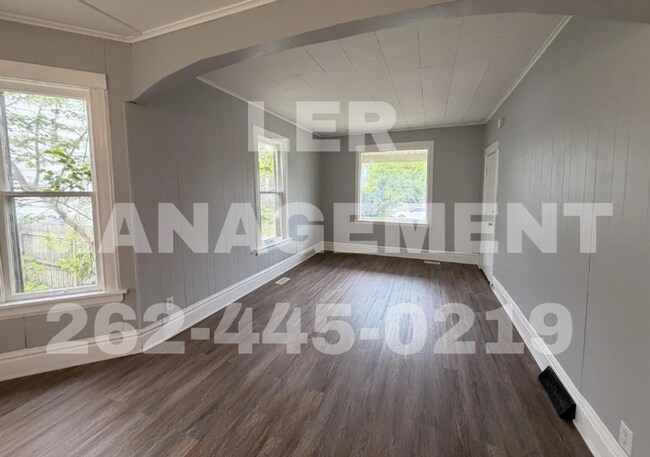 Building Photo - 2112 53rd St