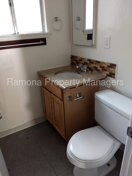 Foto del edificio - 11246 Forest Grove St