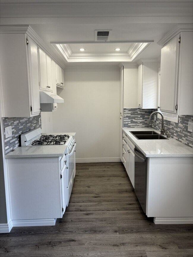 Foto del edificio - 1015 W Bennington St
