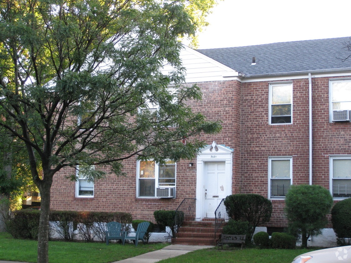 Building Photo - 3601 213th St