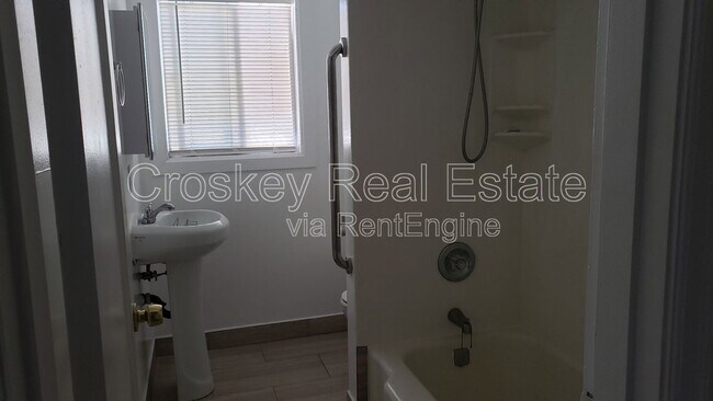 Foto del edificio - 461 E 9th St
