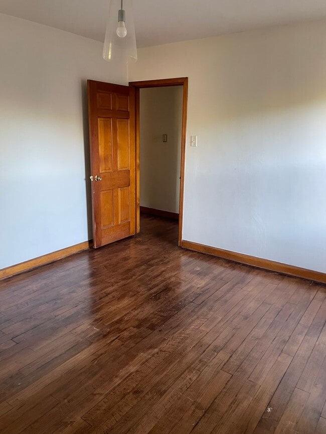 Building Photo - 2828 S 48th St