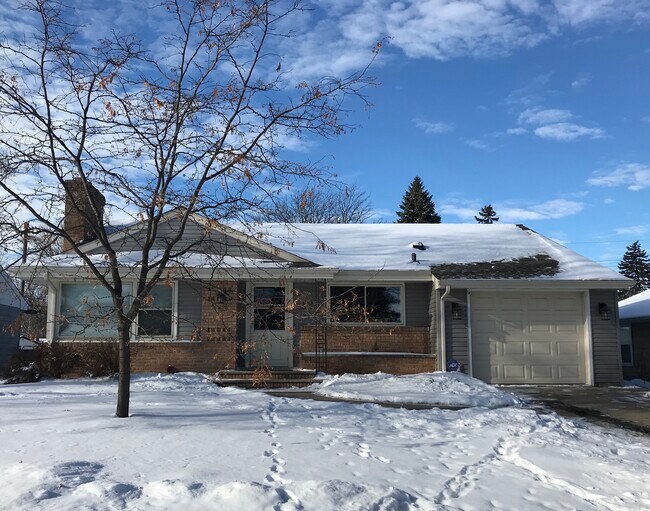 Building Photo - 6104 Elliot Ave