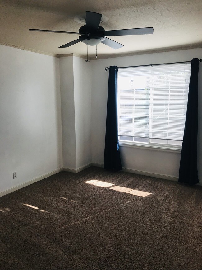 Building Photo - 92 Manchester St