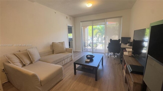 Foto del edificio - 6360 NW 114th Ave