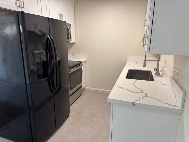 Foto del edificio - 7517-7519 Saint Philomena Way