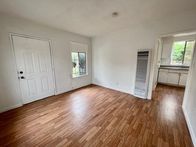 Building Photo - 2209 S Ridgeley Dr