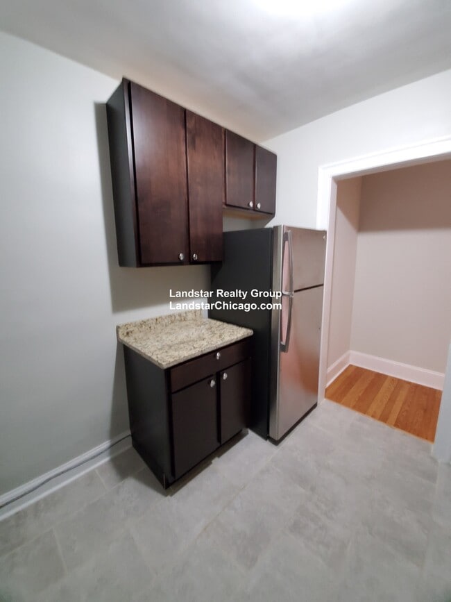 Building Photo - 5042 N Wolcott Ave