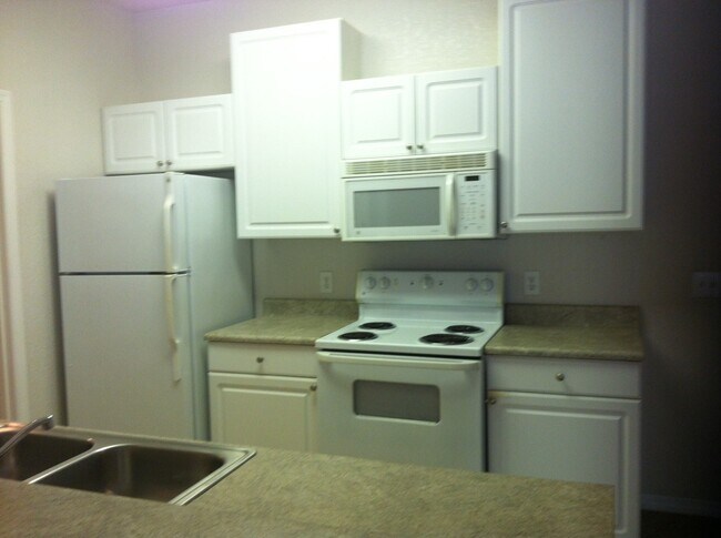 Building Photo - 1004 Hemingway Cir