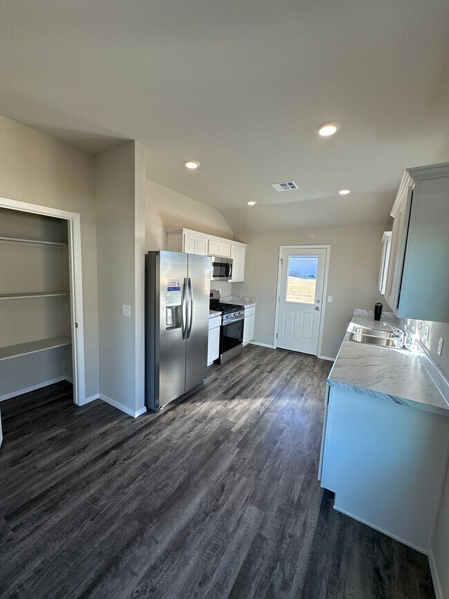 Building Photo - Save $500 + NO HIDDEN FEES - Don’t Miss This 3 Bed, 2 Bath Gem in Oneta Farms
