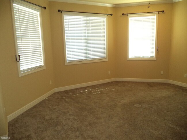 Building Photo - 3 br, 2 bath House - 128 Fox Chase Cir