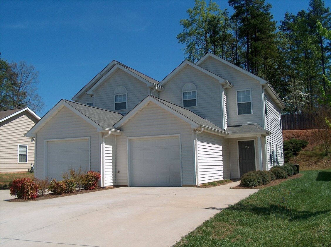 Primary Photo - 131 Springwood Ln