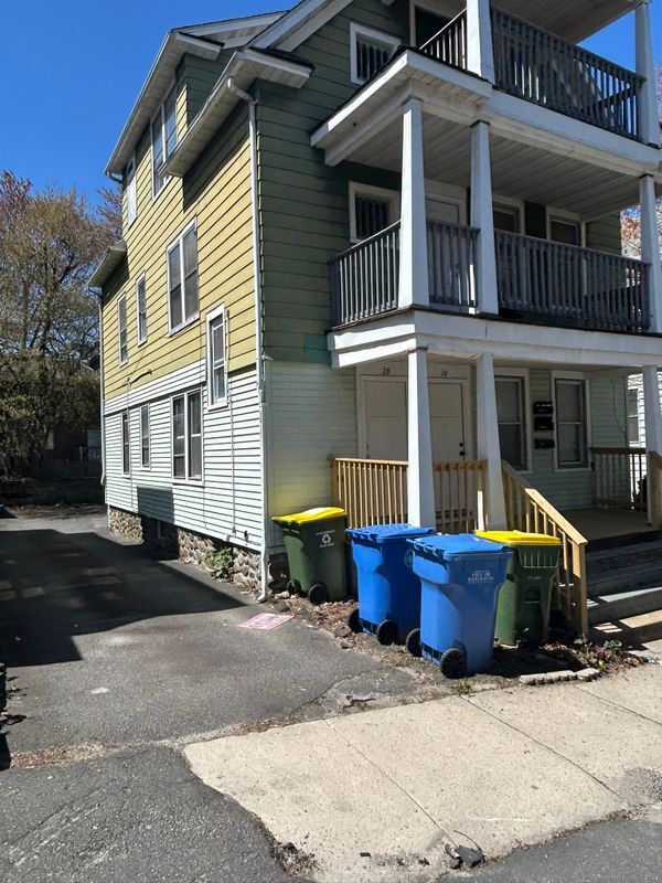 Foto principal - 18 Eastwood Ave