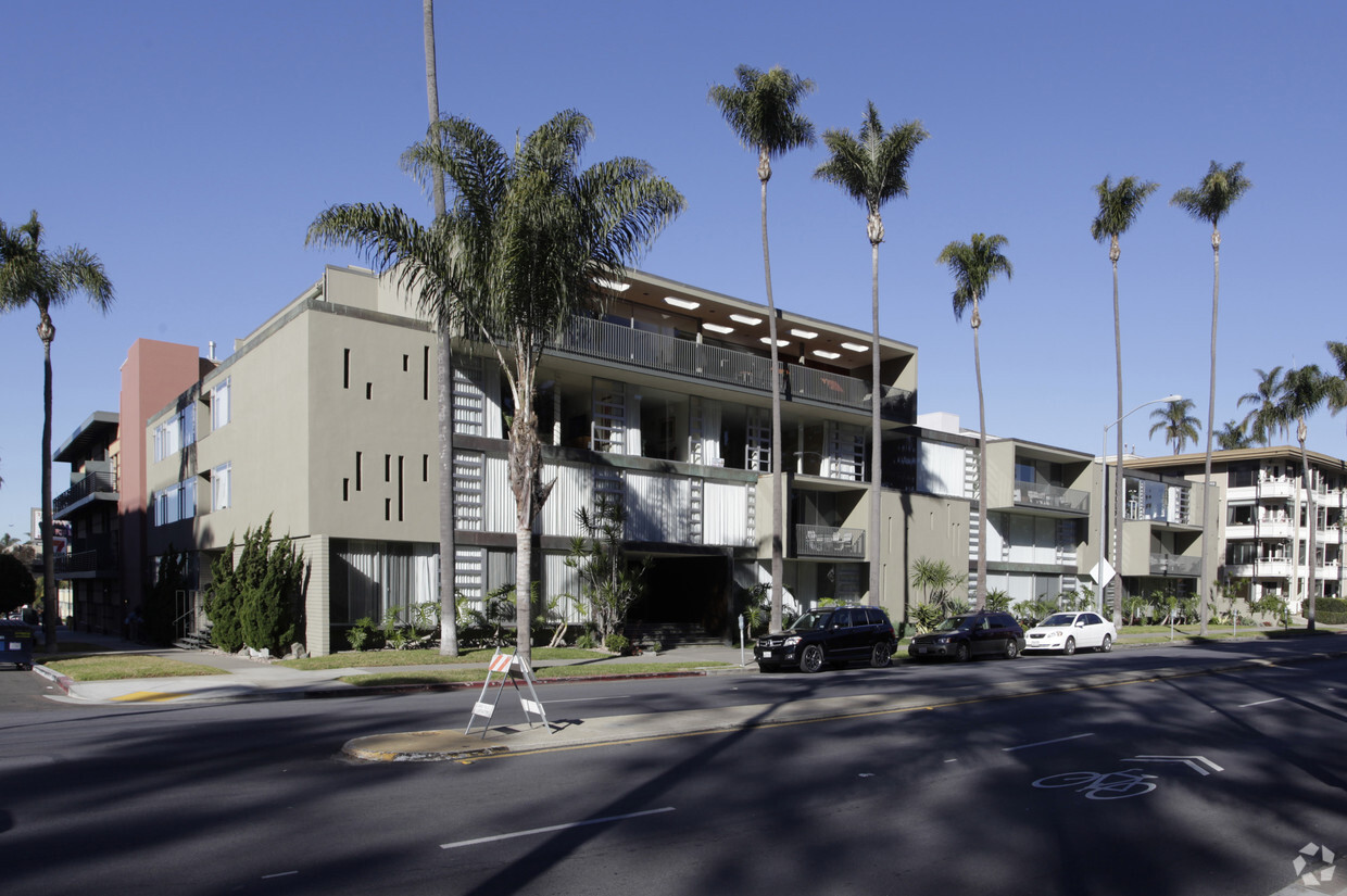 Primary Photo - Sixth Avenue Apartments