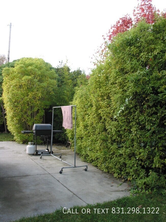 Building Photo - upstairs cottage - private, great location