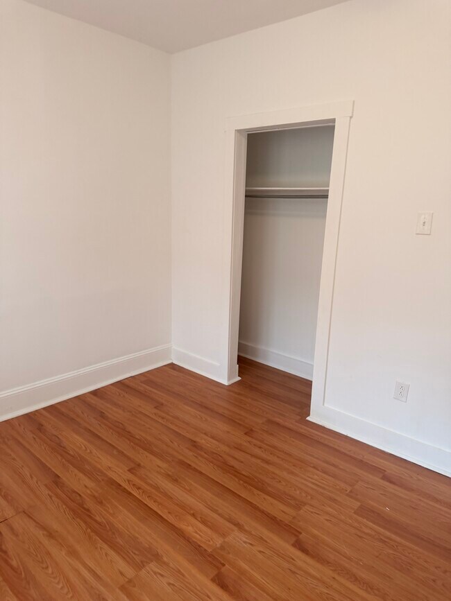 Foto del edificio - 2219 Madison St