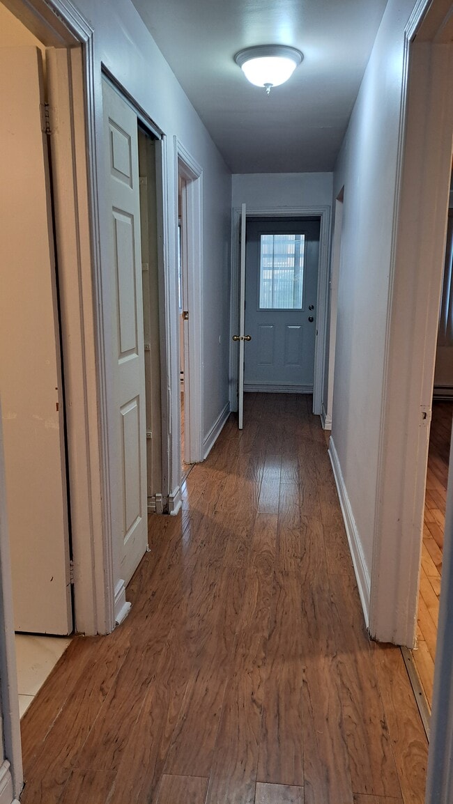 Main entrance (view) from the kitchen - 7110 Av 14E