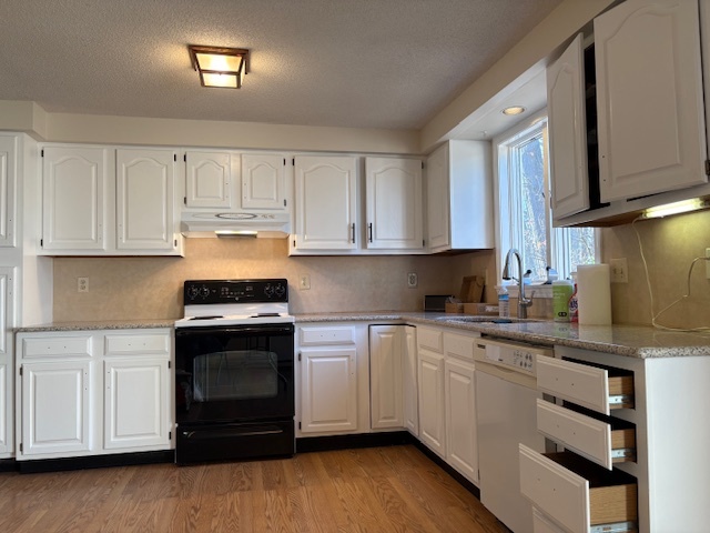 Kitchen - 21 Arrowwood Ct