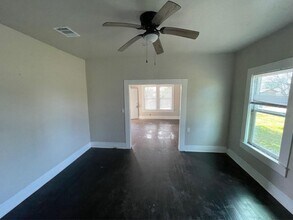 Building Photo - 724 Orange Ave