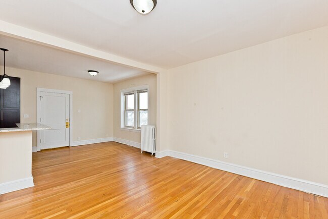Building Photo - 4901 W Cullom Ave