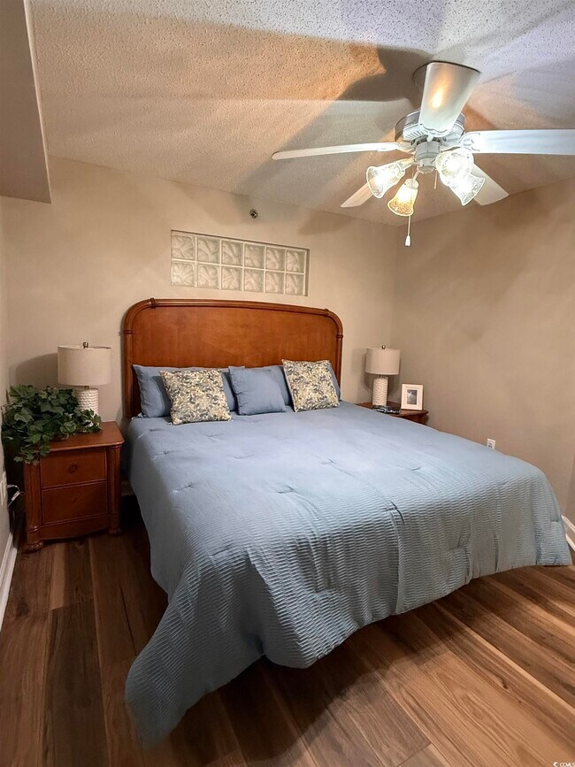 Foto del edificio - 215 77th Ave N