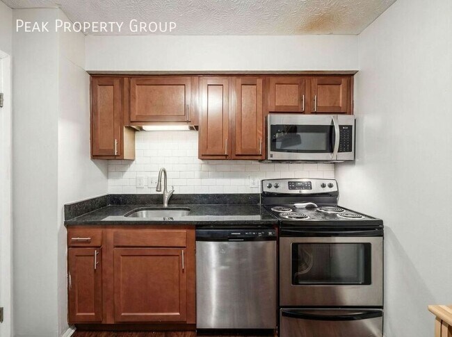 Foto del edificio - 1393-1395 Summit Street-2 Bedroom