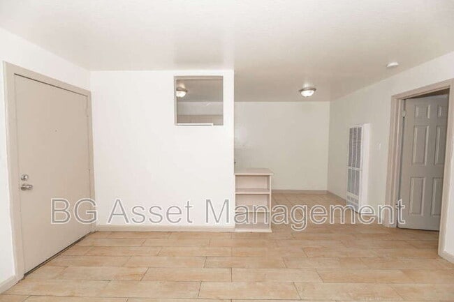 Building Photo - 714 Darina Ave