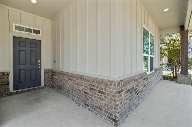 Building Photo - 1440 Lakeview Dr