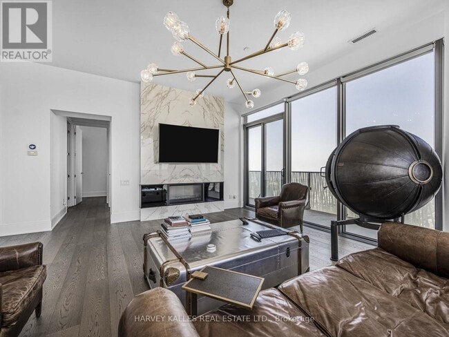 Building Photo - 42 Charles St E