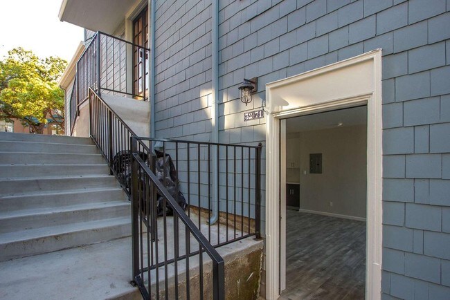 Building Photo - 3271 Kempton Ave