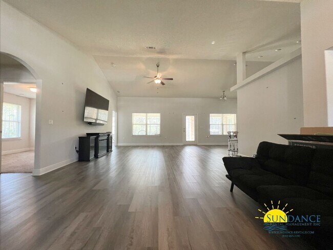 Foto del edificio - Gorgeous 4 Bedroom Home in Holley by the Sea!