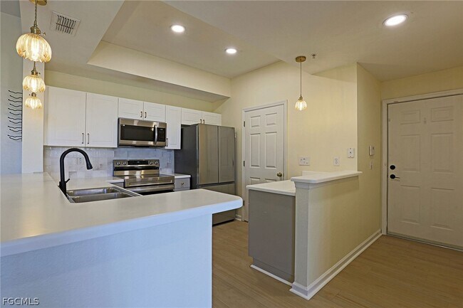 Building Photo - 9005 Colby Dr