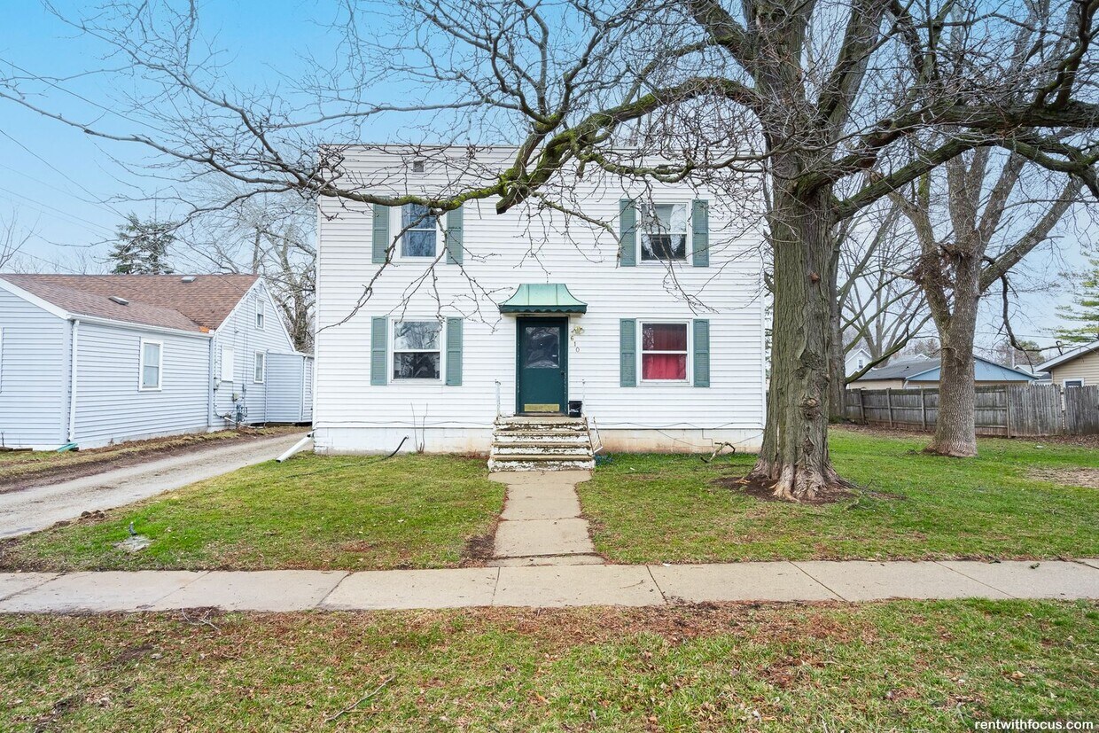 Primary Photo - 610 Maple St