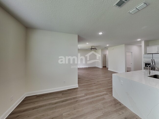 Building Photo - 11644 Hillside Dr