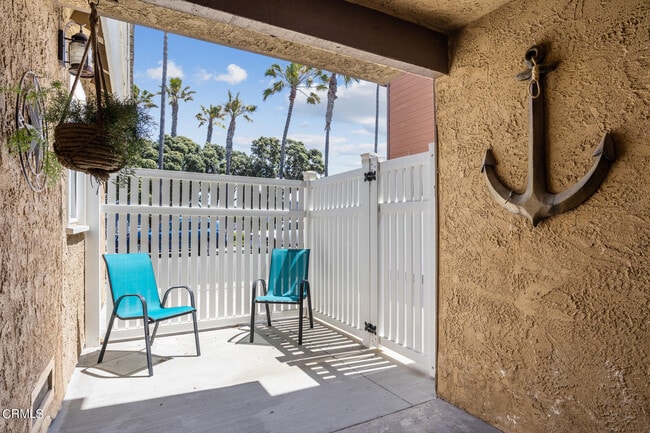 Building Photo - 6905 Seashore Dr