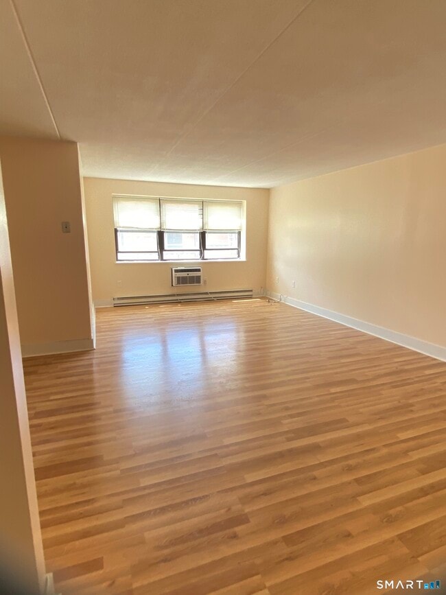 Building Photo - 9 Park St