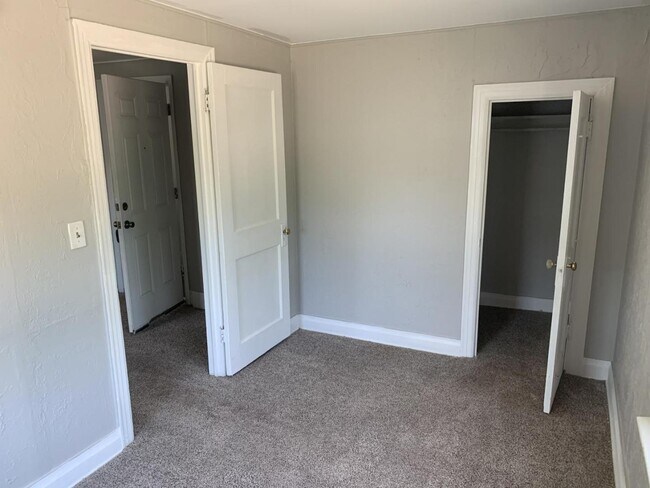 Building Photo - 201 S Lowry St