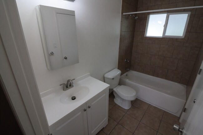 Foto del edificio - 2220 Lake Rd