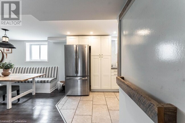 Building Photo - 14 Yorkdale Crescent