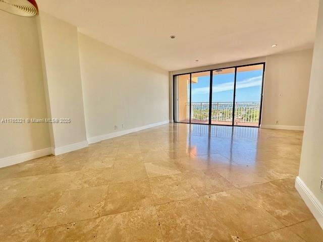 Foto del edificio - 2450 NE 135th St