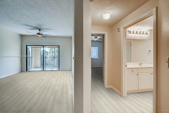 Building Photo - 3018 Alcazar Pl