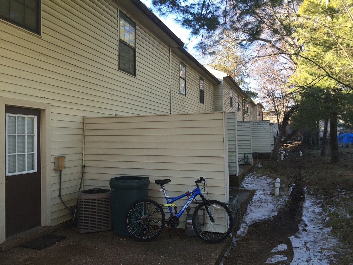Building Photo - Quail Creek