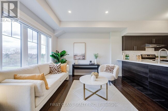 Building Photo - 13 Eaton Park Ln