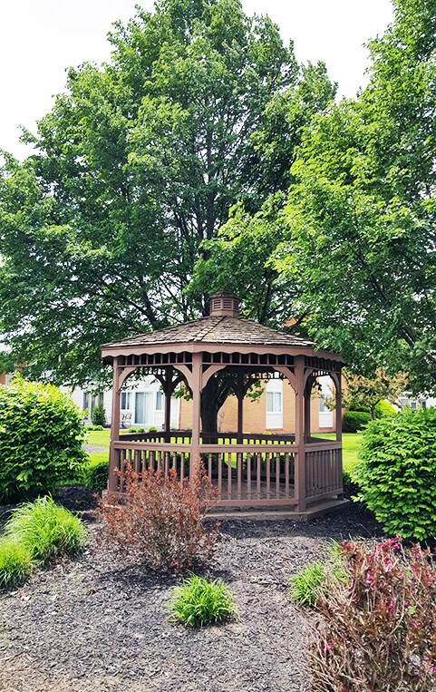 Pepperwood Townhomes & Gardens Apartments - Mayfield Heights, OH