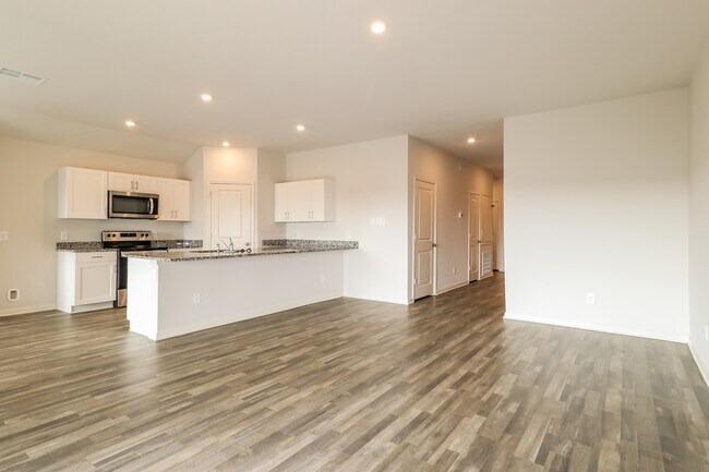 Building Photo - 136 Rustic Trce