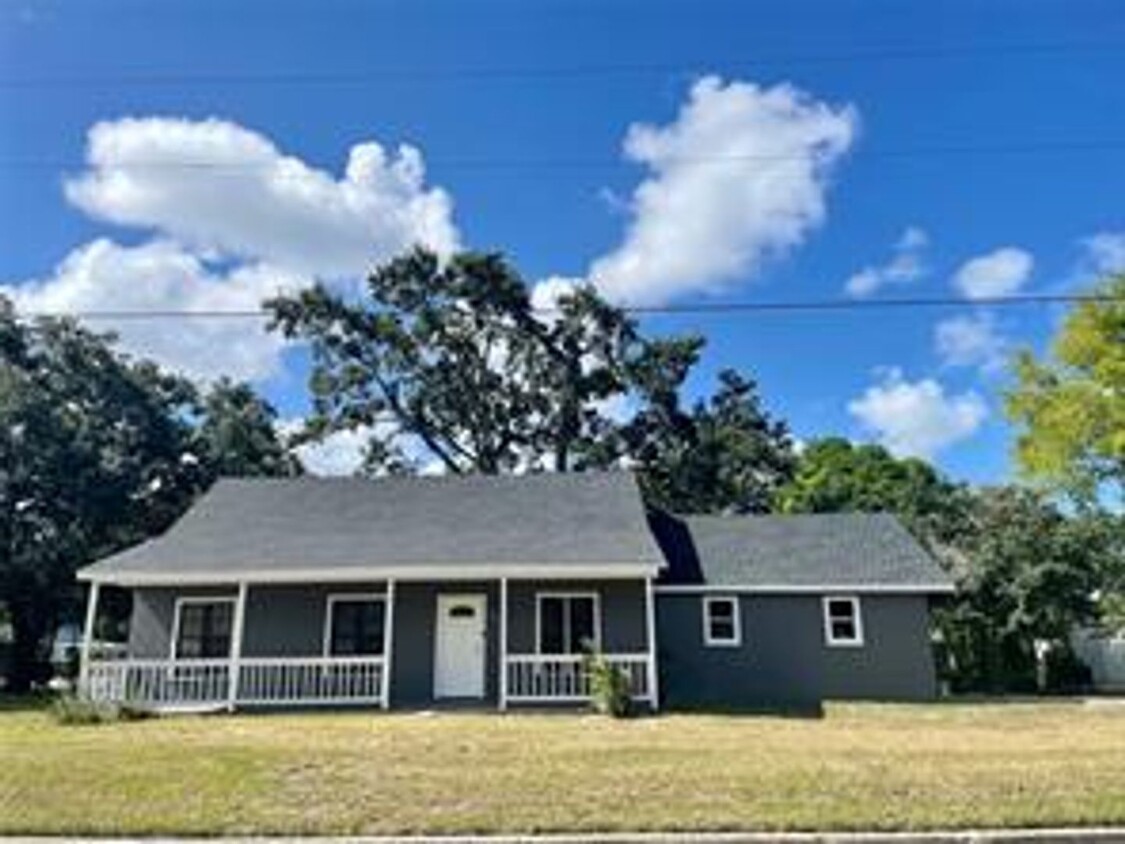 Primary Photo - Charming 4 Bedroom / 2 Bath / 2 Car Garage...